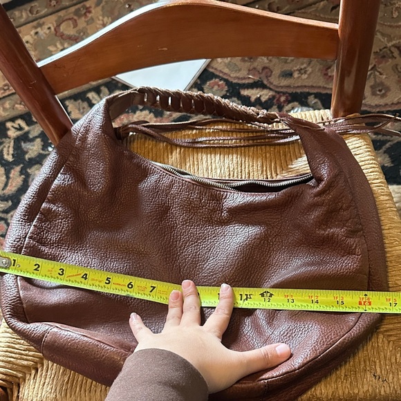 Banana Republic vintage brown leather hobo bag with tassel zipper - Picture 11 of 14
